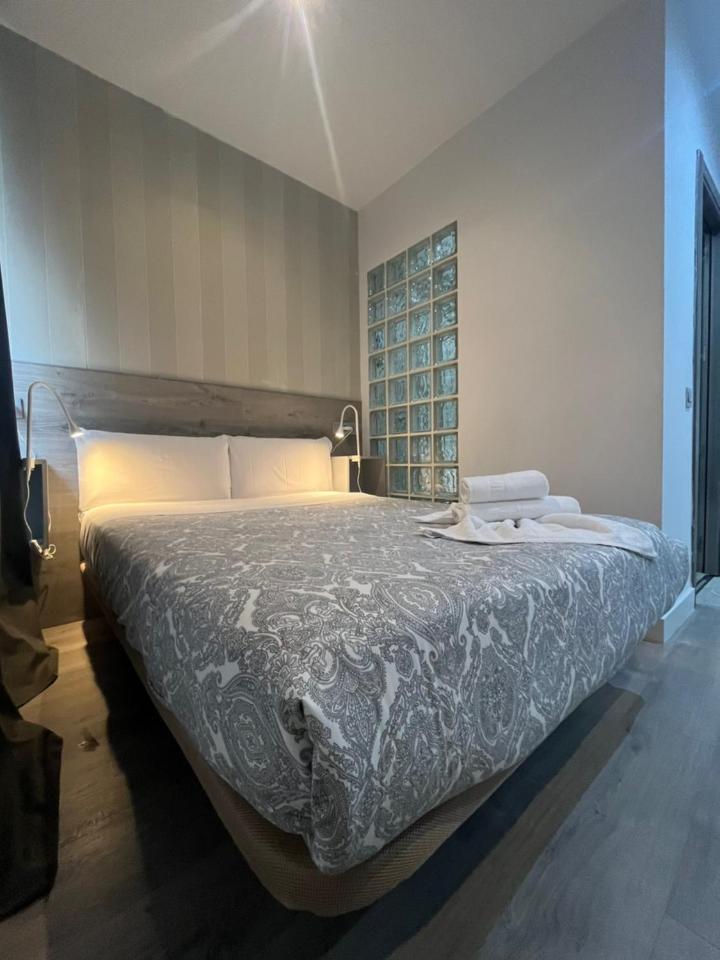 Hostal Abril Madrid Exterior photo